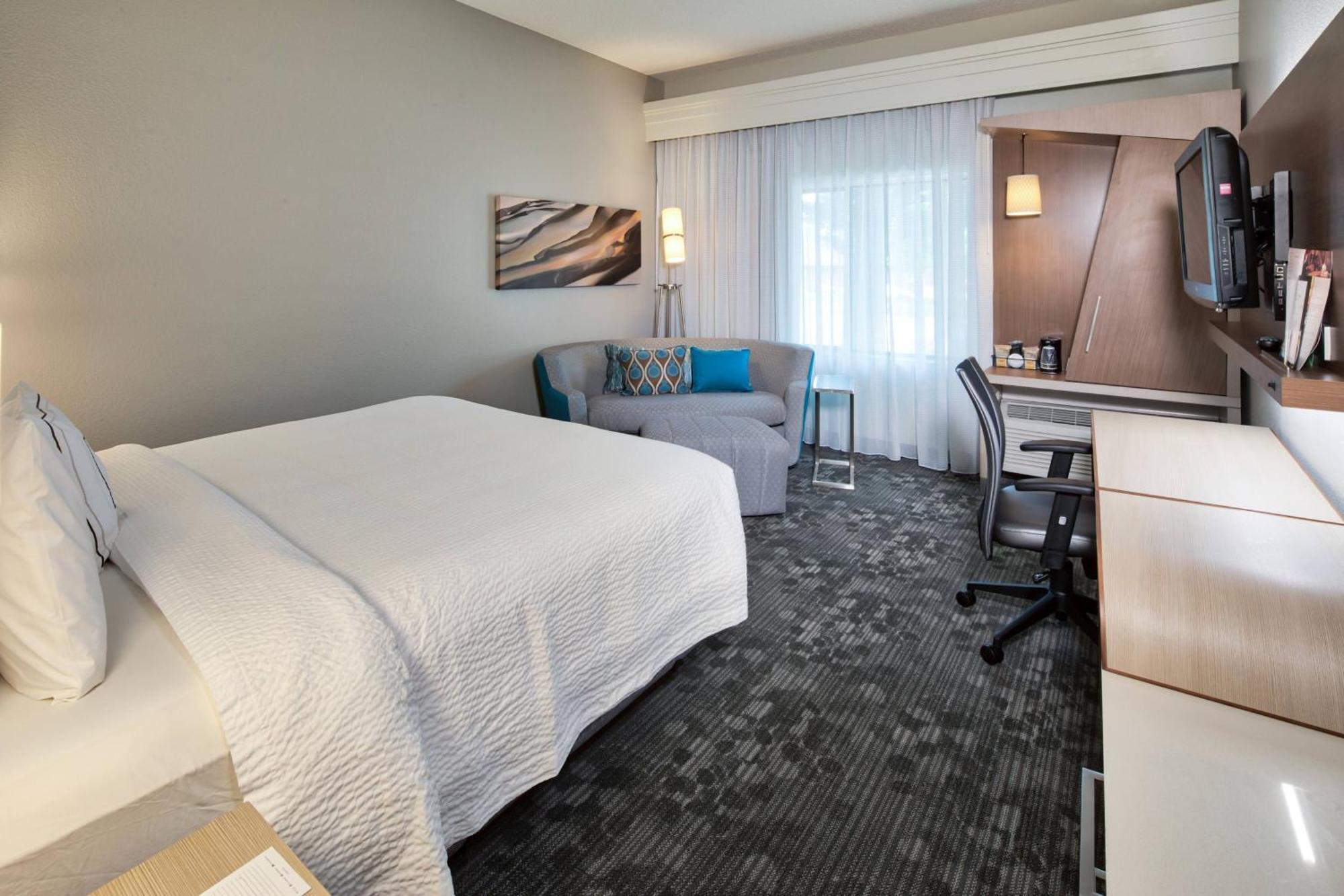 Отель Courtyard By Marriott Рок-Хилл Экстерьер фото